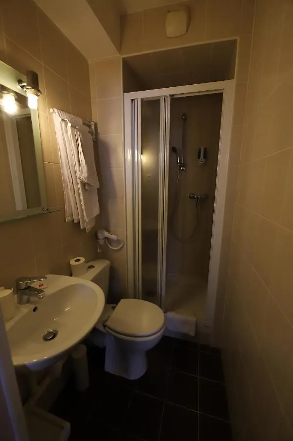 Hotel Du Roussillon Paris 0*,